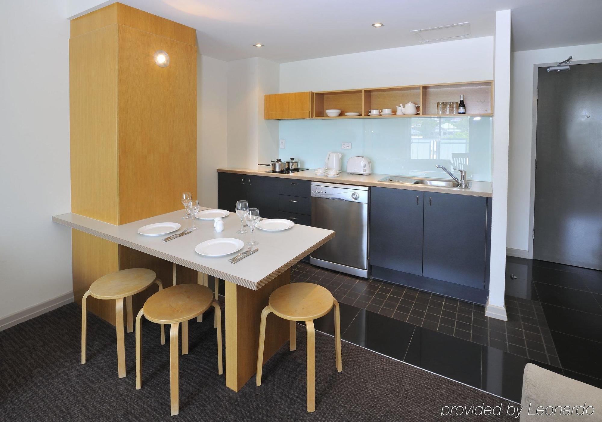 Metro Hotel Ipswich International Екстер'єр фото