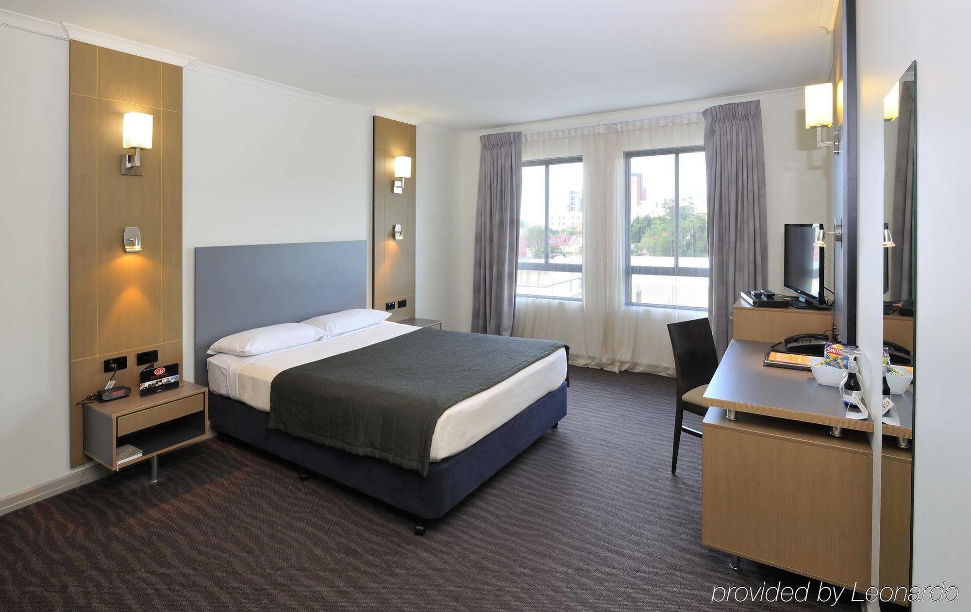 Metro Hotel Ipswich International Екстер'єр фото