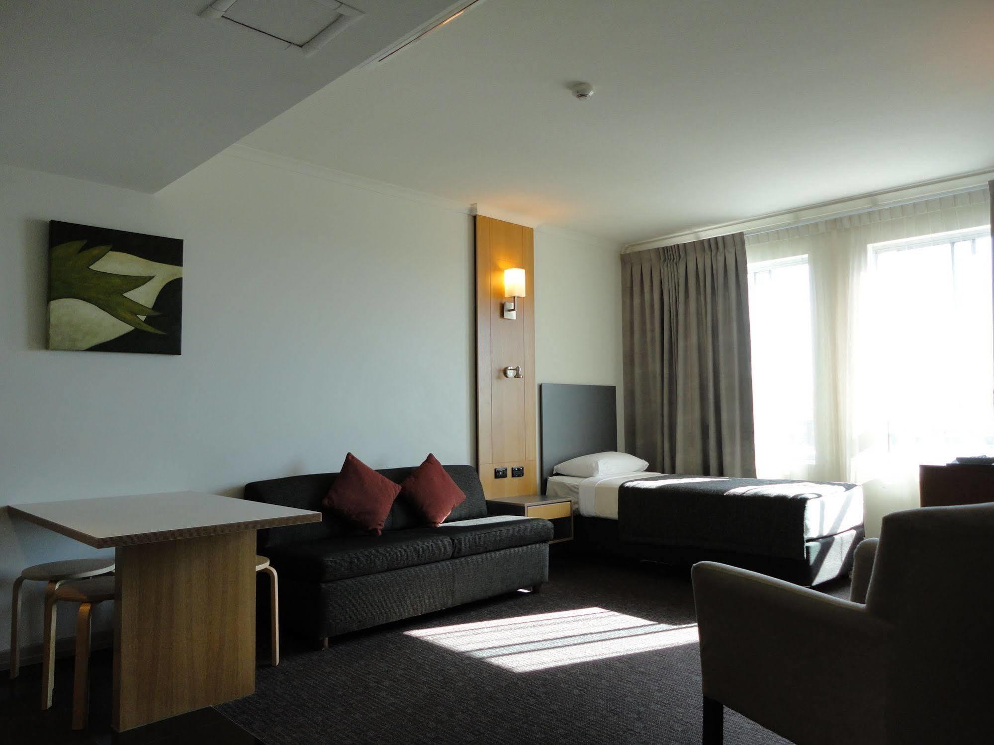 Metro Hotel Ipswich International Екстер'єр фото