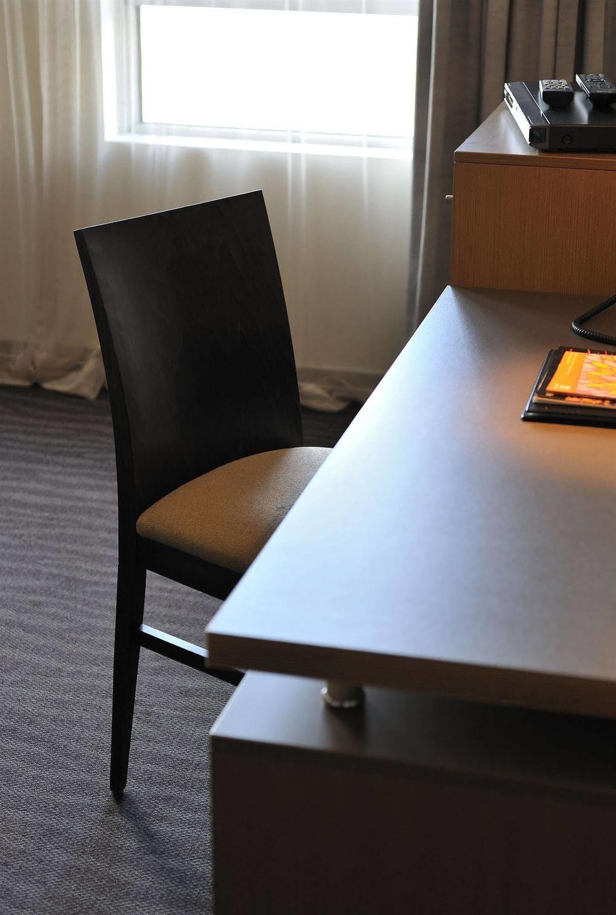 Metro Hotel Ipswich International Екстер'єр фото