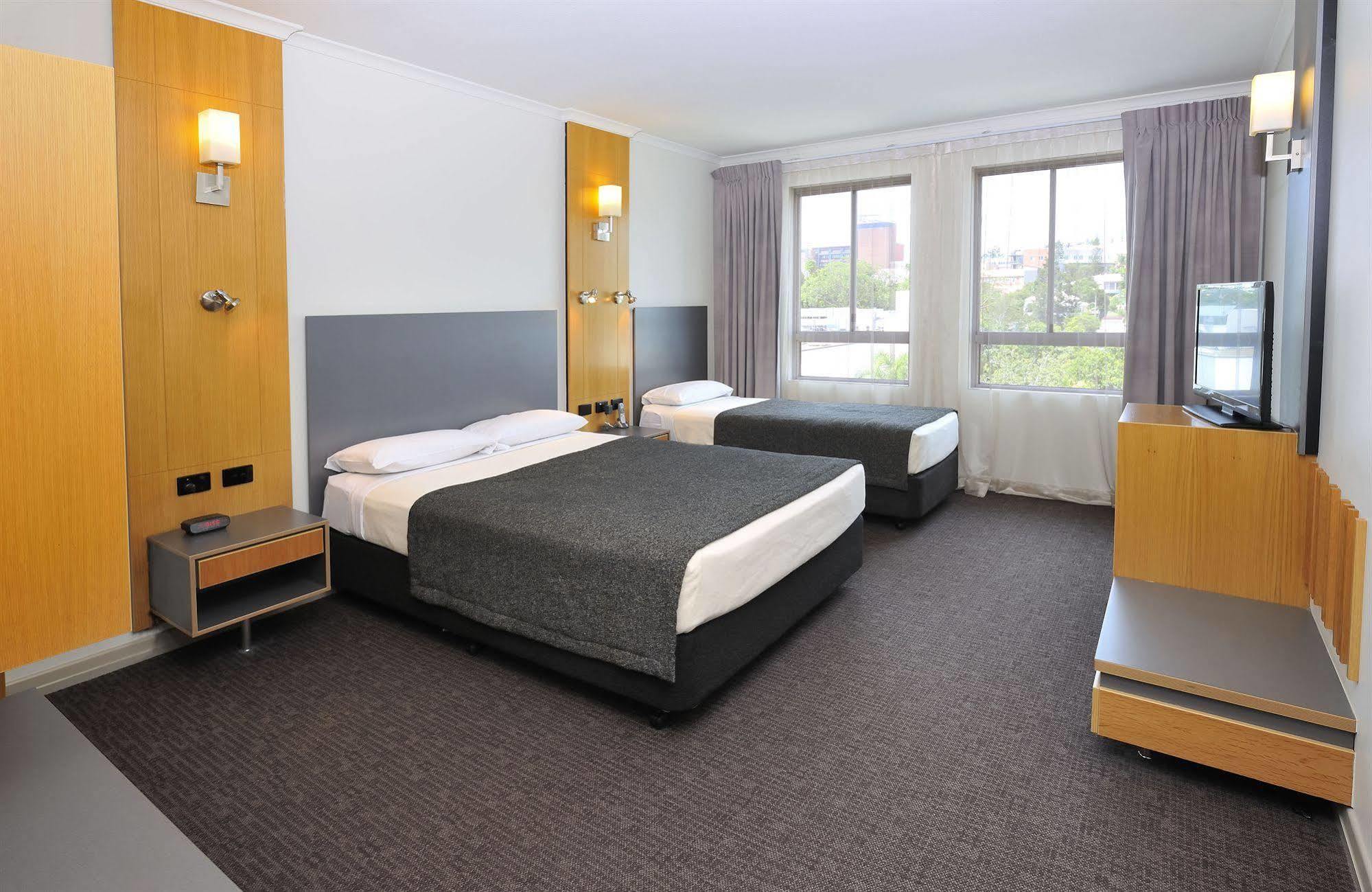 Metro Hotel Ipswich International Екстер'єр фото
