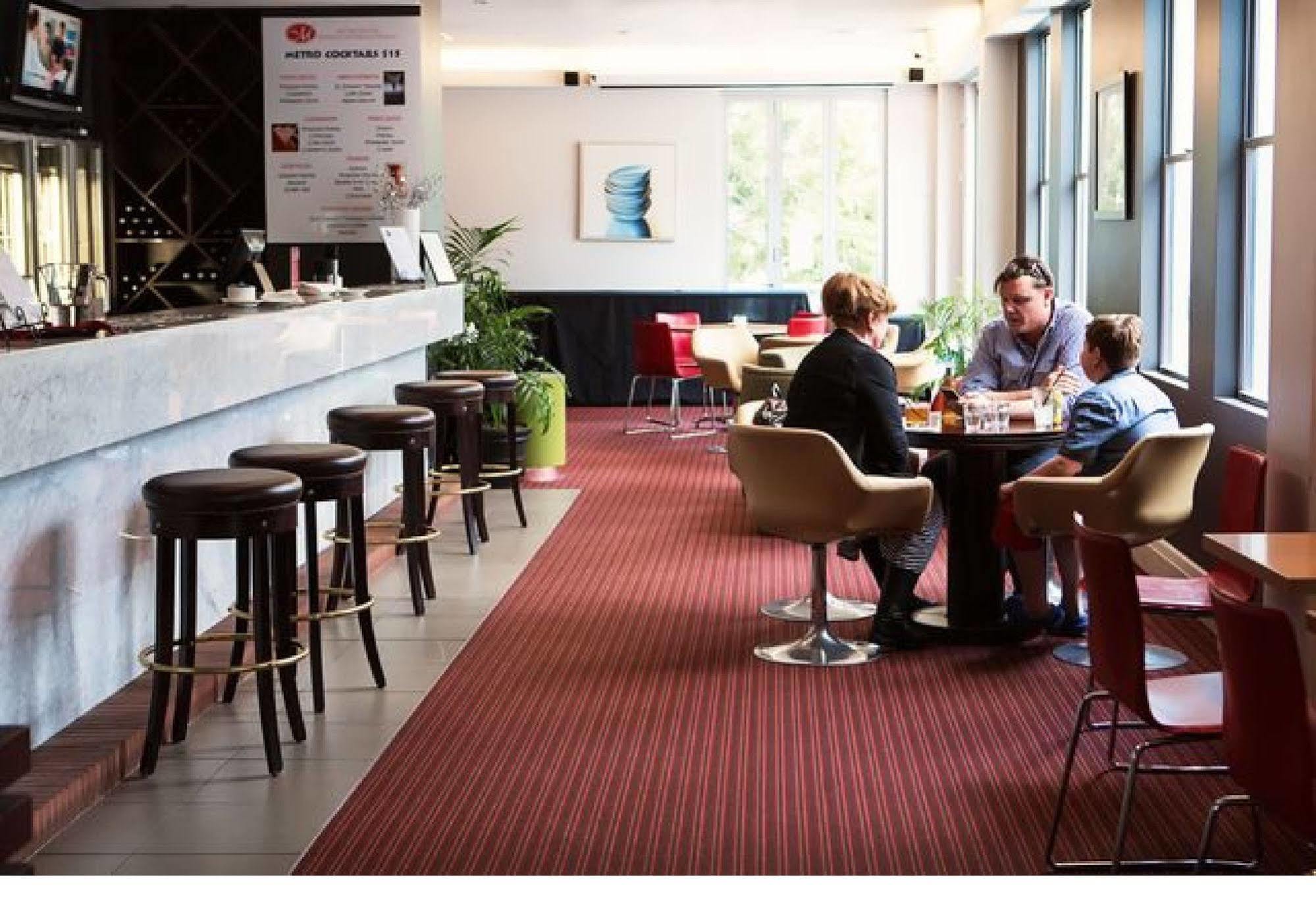 Metro Hotel Ipswich International Екстер'єр фото